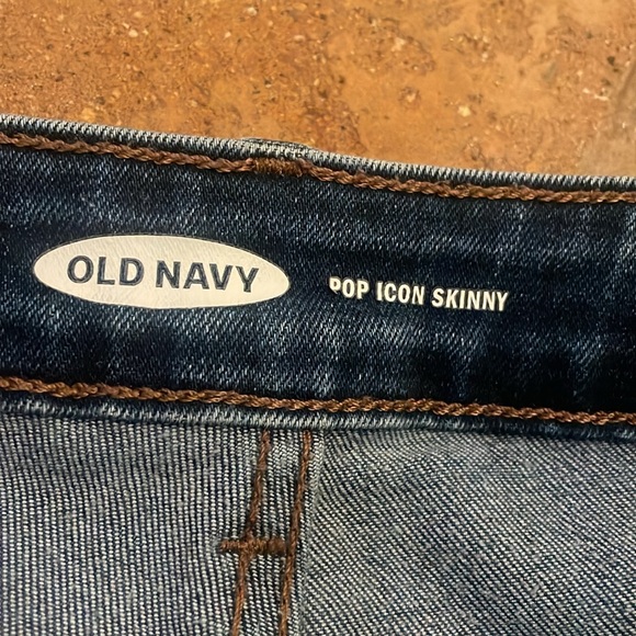 Woman’s Old Navy Pop Icon Skinny Jean Size 6 - Picture 2 of 4